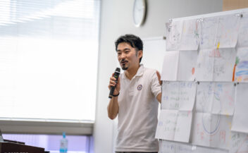研修の講師をしているエッセンシャルエデュケーションセンター代表の田中