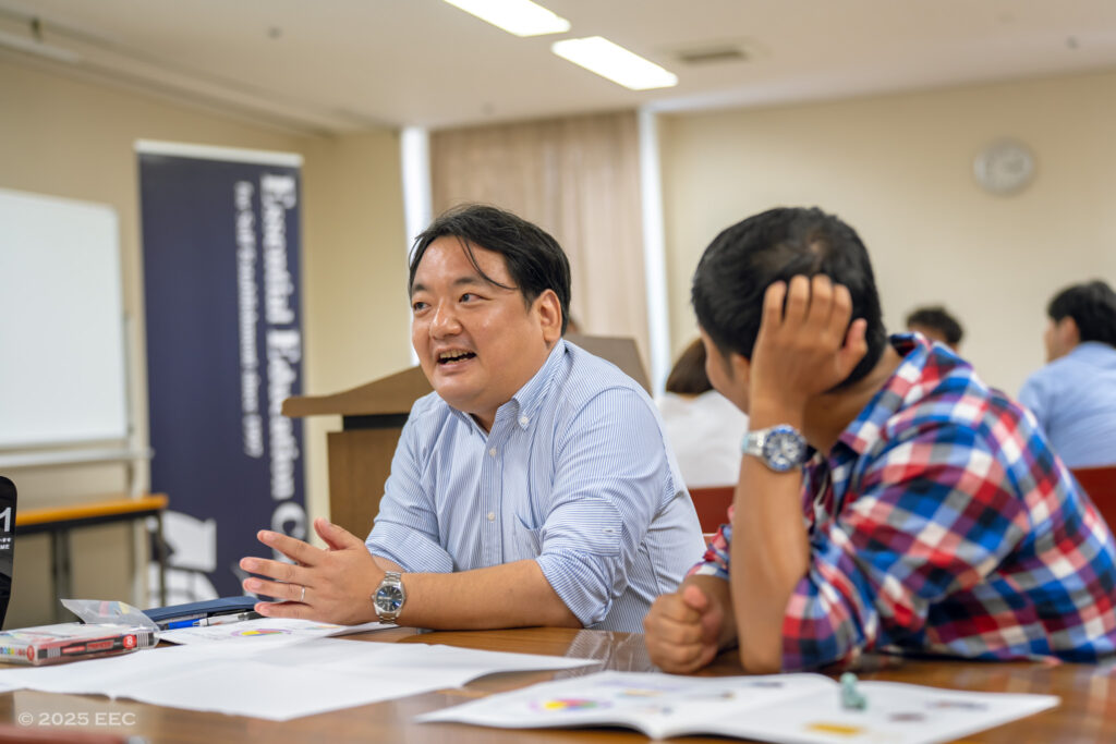alt="プロファイルをもとに対話をするEG入門コース参加者"