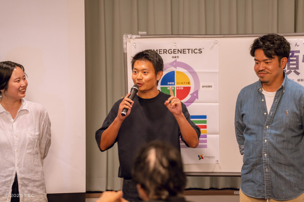 alt="EG入門コースで学んだことを発表する参加者"