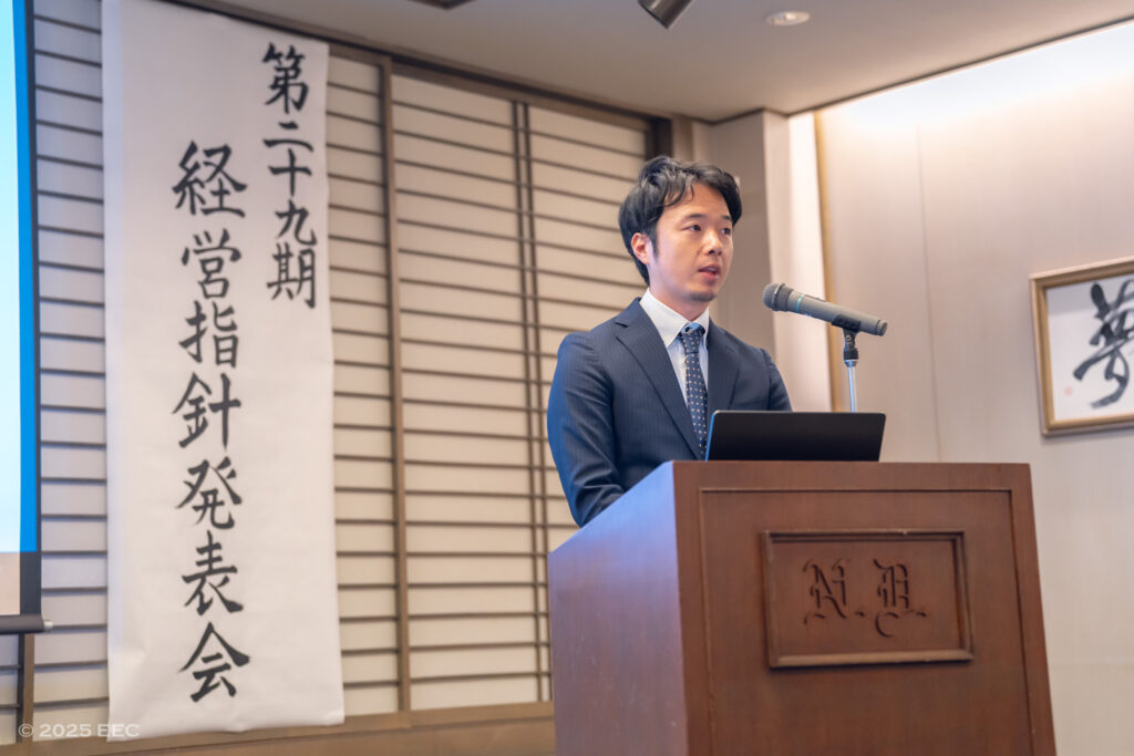 alt="Sales&Promotionの29期方針を発表する執行役員兼Sales&Promotionマネージャーの土田陽介"