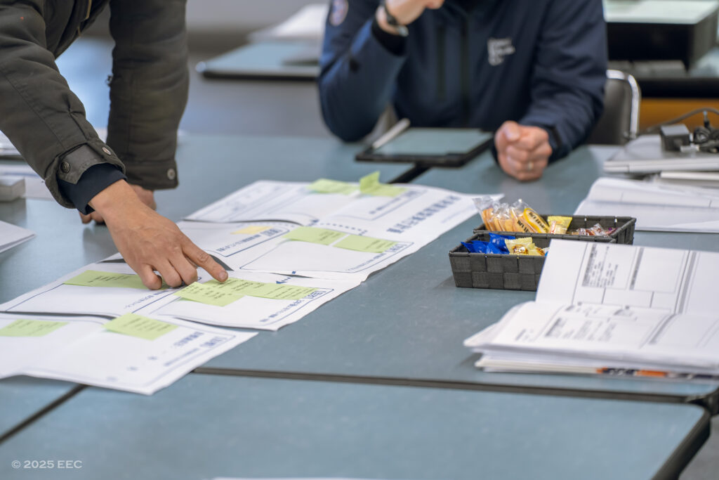 alt="Essential Surveyの結果をもとに対話をしている様子"